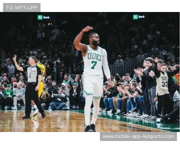 凯尔特人逆袭步行者，布朗末节14分带队翻盘