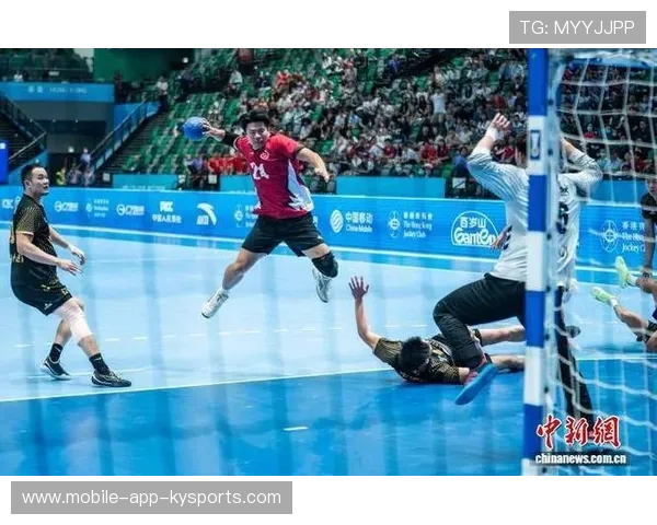 手球选手跳投高度十足
