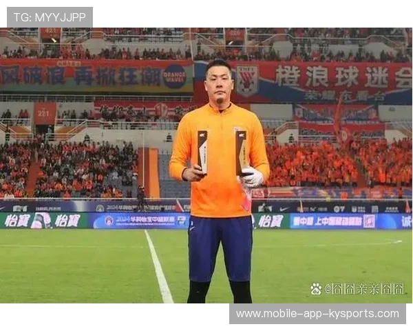 大连英博一次反击迅速直逼对手禁区 大连英博一次反击迅速直逼对手禁区