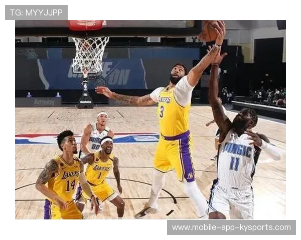 库兹马突破分球助攻空接成功